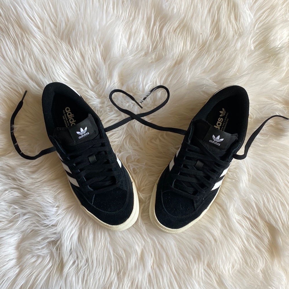 Adidas Nora black and white size 7.5 - Picture 1 of 6